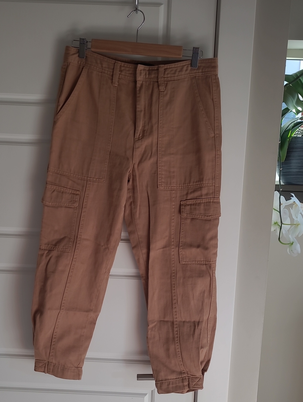 Banana Republic Cargo Barrel Jeans. Size 4
